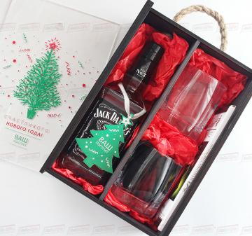 Подарочный набор с алкоголем в деревянном футляре к Новому году 